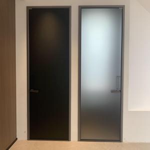 Portes intérieures invisibles en bois massif et fer forgé, finition imperméable, style luxe léger JBDhome pour appartement - Product Image 2