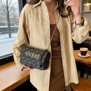 Nouveau <span class=keywords><strong>sac</strong></span> carré minimaliste <span class=keywords><strong>Guess</strong></span> à chaîne et imprimé, style vintage, <span class=keywords><strong>sac</strong></span> à <span class=keywords><strong>bandoulière</strong></span> et <span class=keywords><strong>sac</strong></span> croisé pour femme. - Product Image 1