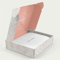 Boîte d'expédition postale en carton ondulé personnalisée avec logo pour l'e-commerce, emballage pour vêtements