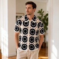 Maßgeschneidertes LOGO Herren Häkelhemd mit Lochmuster-Knöpfen Kurzarm Reverskragen Geometrisch Mehrfarbig Sommer Polyamid OEM & ODM Fabrik