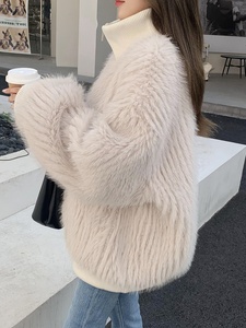 Zeyu 2026 Nouvelle Veste Décontractée d'Hiver pour <span class=keywords><strong>Femme</strong></span> en Fausse Fourrure Crème, Coupe Oversize, Bordure Tricotée, Col Montant Zippé, Douce, Pelucheuse, Épaisse <span class=keywords><strong>et</strong></span> Chaude, ODM - Product Image 4