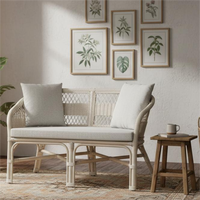 Sofá de Dos Plazas TAFANO, Relleno de Espuma, Cómodo, Moderno, de Madera y Ratán, Diseño Clásico Asiático, Ideal para Hoteles, Apartamentos y Villas en Indonesia