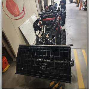 हॉट सेलिंग चीनी गैसोलीन मिनी स्किड स्टीकर क्रॉलर लोडर मिट्टी की मशीन स्किड स्टीड लोडर - Product Image 1