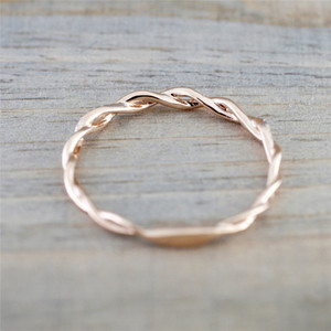 Bague en diamant torsadé en or rose, bijoux pour femmes à porter au quotidien - Product Image 4