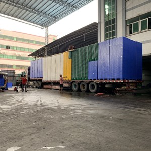 พาเลทพลาสติกสีดำลายตารางด้านเดียวพร้อมถาดสำหรับการขนส่งและบรรจุภัณฑ์ ความสูง 100 มม. รูรับงาสูง 320 มม. - Product Image 2