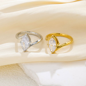 Anillo de Diamante con Corte Marquesa - Oro y Plata de Dos Tonos, Diseño de Lujo Ligero, Accesorio Elegante y Brillante para Uso Diario - Product Image 1