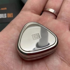 Papa Coin Jouet de décompression durable en métal brossé, Fidget Spinner EDC de type carte à poussoir, style boule de riz - Product Image 4