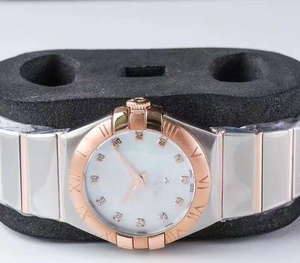 Montres pour femmes élégantes et tendance, à la mode, de haute qualité, avec un cadran doré, mécaniques, vintage, de créateurs, très vendues - Product Image 3