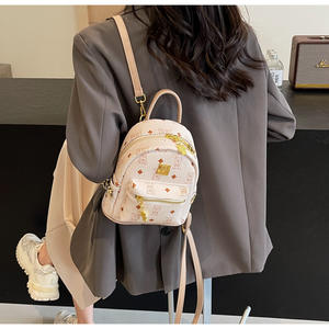 Offre Spéciale sac de voyage léger femme nouveau Design de mode sac à dos en cuir de niche pour les femmes collège Style quotidien sacs à dos de luxe - Product Image 6