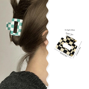 Pinces à cheveux rectangulaires ajourées à motif damier européen et américain, assorties aux couleurs, demi-pinces requin à carreaux pour femmes - Product Image 2