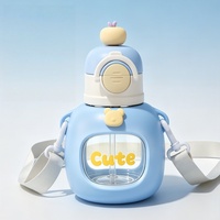 Bouteille d'eau en plastique mignonne en forme d'ours pour enfants, gourde stylée à grande capacité, cadeau portable pour les écoliers, utilisation quotidienne