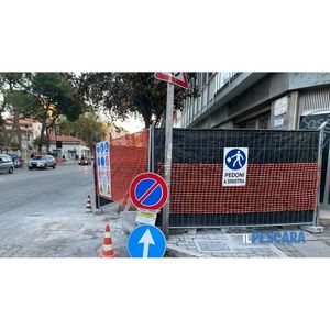 Letrero de visualización gráfica de 40x60 cm para peatones a la izquierda - Product Image 2