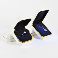 Collier de luxe EVERWIN Modèle 20, anneau octogonal peint par pulvérisation, logo personnalisé, éclairage LED, motif uni, bordure dorée
