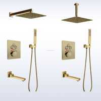 Ensemble de douche mural moderne à trois fonctions en laiton huilé noir, avec jet pluie doux et fonction pause, intégré dans un coffre de douche.