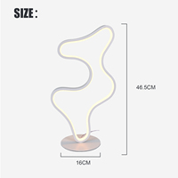Lampe de table LED moderne avec corps en bambou simple Nouveau design créatif pour la décoration de la maison Lampe de bureau de chevet ou d'étude