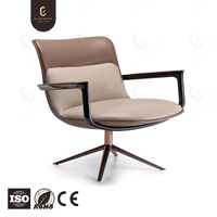 Fauteuil pivotant haut de gamme en tissu rouge, design italien de luxe, accoudoirs en noyer massif, rembourré, moderne, fait main, pour appartement