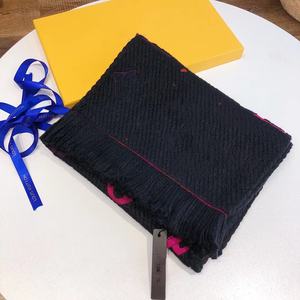 新作ラグジュアリーブランドデザインプリントスカーフレディースカシミアウィンターウォームスカーフ両面カシミアレターニット厚手レディーススカーフ - Product Image 5