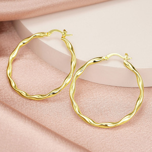 Orecchini a Cerchio Sottili Ondulati per Donne, Design Minimalista, Gioielli Unici per Uso Quotidiano - Product Image 3