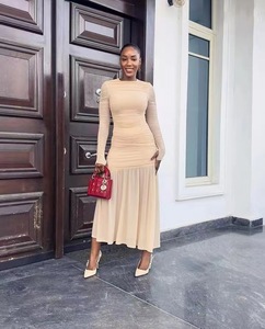 Abito africano plissettato Plus Size a vita alta da donna nuovo a <span class=keywords><strong>maniche</strong></span> <span class=keywords><strong>lunghe</strong></span> in pizzo tinta unita satinato con motivo floreale ricamato - Product Image 3