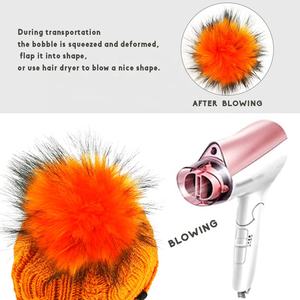 Chapeaux en fausse fourrure mérinos personnalisés avec pompons en laine mérinos Chapeaux d'hiver de luxe pour hommes Bonnets à <span class=keywords><strong>pompon</strong></span> chaud unisexe - Product Image 6