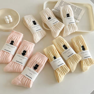 Calcetines de Mujer Jingwen OEM, con Rayas, Forrados de Felpa Gruesa para Invierno, Cálidos, Bordados con Gato, hasta la Pantorrilla - Product Image 4