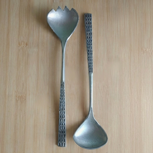 Duo de saladiers martelés Lotus Premium, finition mate avec design incurvé, pour événements domestiques, restauration, cafés et fêtes - Product Image 1