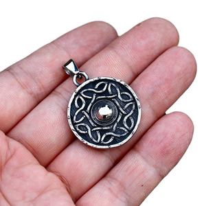 Collar con Colgante Yunnique de Acero Inoxidable 316L, Escudo Vikingo con Nudo Celta Grabado, Acabado Antiguo, Resistente al Agua, Amuleto Vintage Unisex - Product Image 3