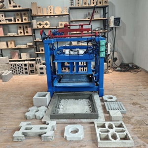 Máquina <span class=keywords><strong>Bloquera</strong></span> de Hormigón QTJ4-35 (Máquina <span class=keywords><strong>para</strong></span> Bordillos y Pavimentos) con Molde <span class=keywords><strong>para</strong></span> Bloques Entrabados - Product Image 4