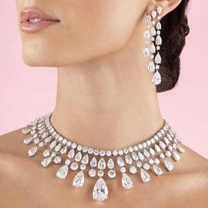 Ensemble de bijoux de mariée personnalisé en or 18 carats avec collier et boucles d'oreilles en moissanite VVS, chaîne en argent 925 avec diamants en moissanite de laboratoire, bijoux pour femmes - Product Image 1