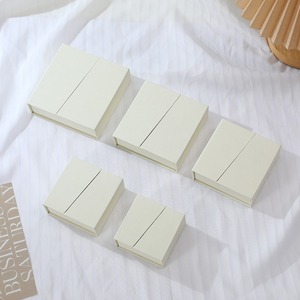 กล่องใส่เครื่องประดับทำมือจากกระดาษแข็งแบบเปิดกลาง ดีไซน์หรูหรา พร้อมฝาปิดแม่เหล็ก สำหรับใส่ต่างหู สร้อยคอ และกำไลข้อมือ - Product Image 4