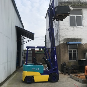 รถยกโคมัตสุมือสอง สภาพดี ขนาด 2.5 ตัน พร้อมเสาไฟฟ้า 4.7 เมตร  แบตเตอรี่ไฟฟ้าทรงพลัง ใช้งานได้นาน - Product Image 5