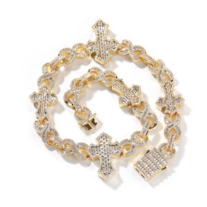 Personnalisable Nom Chaîne En Laiton Plaqué <span class=keywords><strong>Or</strong></span> Style Hip-Hop Pleine Baguette CZ Échelle Carré Croix <span class=keywords><strong>Infini</strong></span> Zircon Cubique Style Glacé - Product Image 1