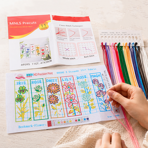 Juego <span class=keywords><strong>de</strong></span> Marcapáginas <span class=keywords><strong>de</strong></span> <span class=keywords><strong>Punto</strong></span> <span class=keywords><strong>de</strong></span> <span class=keywords><strong>Cruz</strong></span> Hechos a Mano con Diseño Floral, <span class=keywords><strong>Kit</strong></span> <span class=keywords><strong>de</strong></span> Bordado con Todos los Materiales Incluidos para Amantes <span class=keywords><strong>de</strong></span> los Libros - Product Image 1