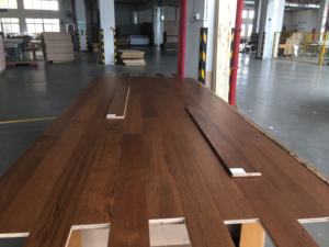 ריצוף עץ טיק מהונדס עם גימור UV חלק - Product Image 2