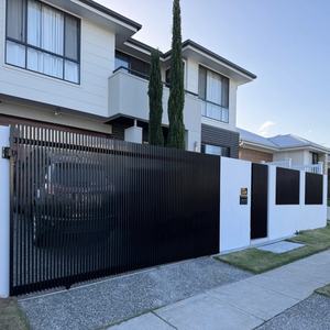 Clôture de confidentialité au design moderne Lame à lamelles soudées personnalisée en treillis à lame verticale élevée pour usage domestique Clôture de confidentialité aux frontières - Product Image 4