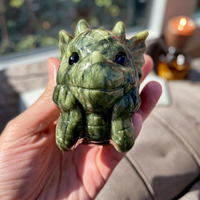 Vente en gros de nouveaux modèles de sculptures de dragons en cristal mignons, artisanat de sculpture de dragons de dessin animé, bon cadeau pour la décoration de la maison