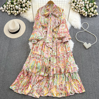 Grande balançoire personnalisée élégante à lacets taille cintrage imprimé floral A-ligne à manches longues mi-longueur nœud décoration lanterne manches