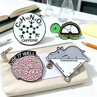 Pins en émail sur le thème des sciences et des mathématiques, amusants pour les nerds et les geeks, pour badges métalliques personnalisés, pour sacs à dos, vêtements, cadeau pour étudiants