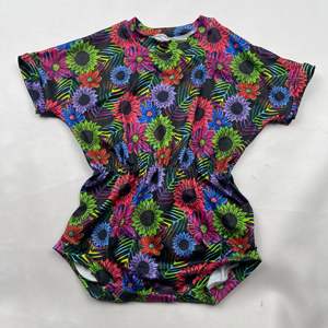 Mono de Verano para Bebé Niña con Estampado de Tigre y Caballo, Diseño Personalizado OEM, Mono de Navidad con Copos de Nieve sobre Cuadros Rojos - Product Image 3