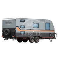Caravane tout-terrain moderne pour aventures en plein air, design à coque rigide, auvent, salle de bain, double essieu, capacité 2 personnes pour les voyages sur route