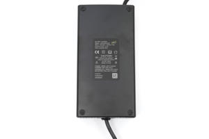 Caricabatterie Universale per Scooter Elettrico con Design Ignifugo, Ricarica Rapida QC3.0, Uscita 327W per Power Bank e Batterie Mobili - Product Image 5