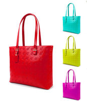 Fabricant de sacs fourre-tout durables pour femmes 2025 Sac de travail polyvalent en cuir à dessus rouge avec logo en relief