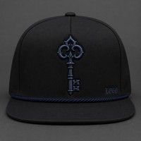 Casquette Trucker 5 Panneaux Vintage Personnalisée avec Broderie, Visière en Mousse et Filet, Style Urbain Chicano Côte Ouest, Vente en Gros
