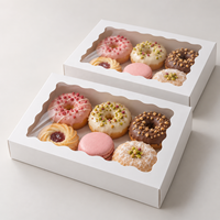 Dossiers en papier kraft blanc et rose personnalisés avec fenêtre transparente festonnée et revêtement UV pour l'emballage de donuts, biscuits, macarons, pâtisseries, desserts et cadeaux
