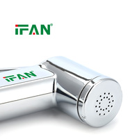 Accessoire de bidet IFAN avec installation soignée, aspect intégré