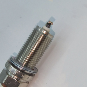 Bujías de encendido automotrices 90919-T1004 K20HR-U11 para motor de gasolina Jinbei Golden Cup, bujía de coche con resistencia estándar - Product Image 3