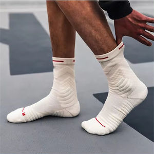 Chaussettes de sport personnalisées en gros pour hommes, épaisses et rembourrées, avec semelle en tissu éponge, pour le basketball, la course et l'entraînement - Product Image 2