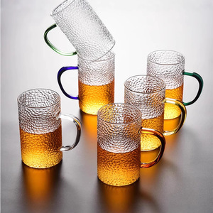 Mug en verre borosilicate haute résistance avec poignée colorée, résistant à la chaleur, pour eau, thé, jus, lait, usage festif - Product Image 2