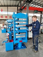 Presse hydraulique de vulcanisation de plaques pour la fabrication de dalles de sol en caoutchouc pour tapis de sol en caoutchouc de gymnase et de terrain de jeux