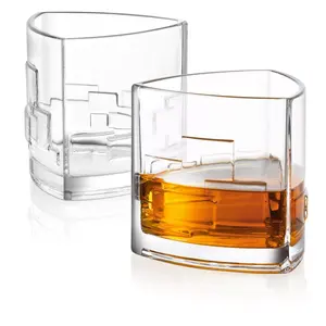 Regalo Recién llegado Gafas cuadradas y de cubo a precio mayorista vaso de chupito transparente Juego de vasos de whisky con forma de triángulo grabado